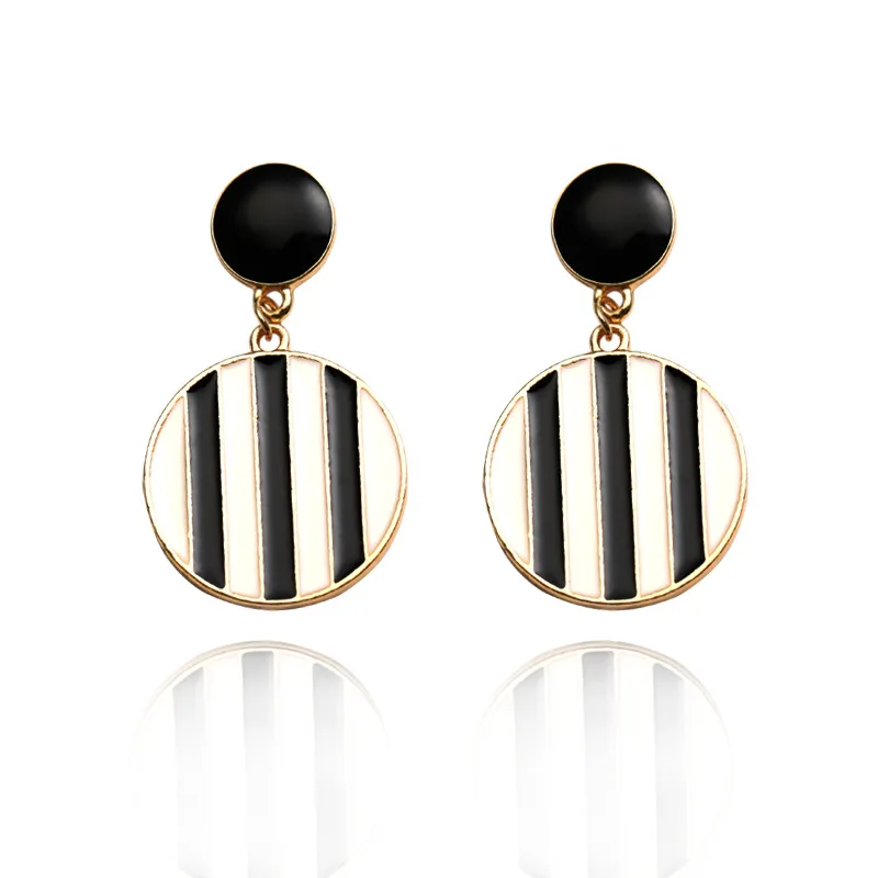 

Spring and Summer New European and American Style Round Circle Earrings Female Fashion Exaggerated Black and White Alloy Earings