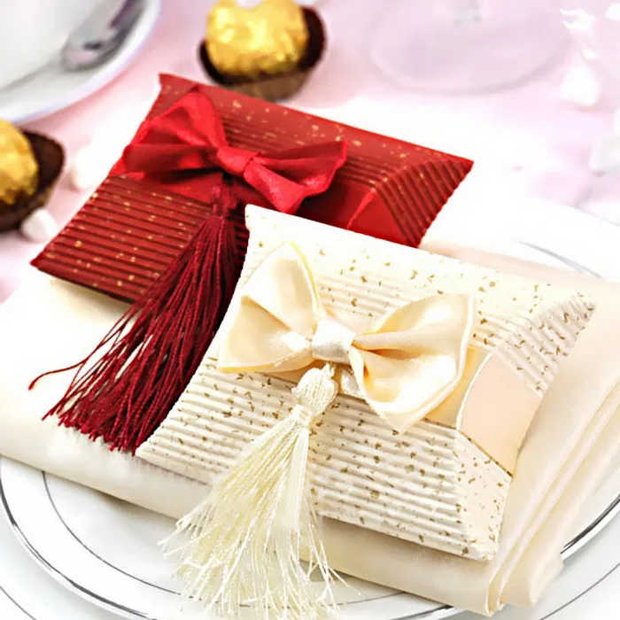 10x Beige Red Paper Pillow Boxes Gifts Wedding Favors Party Bag Favour Sweet Box 