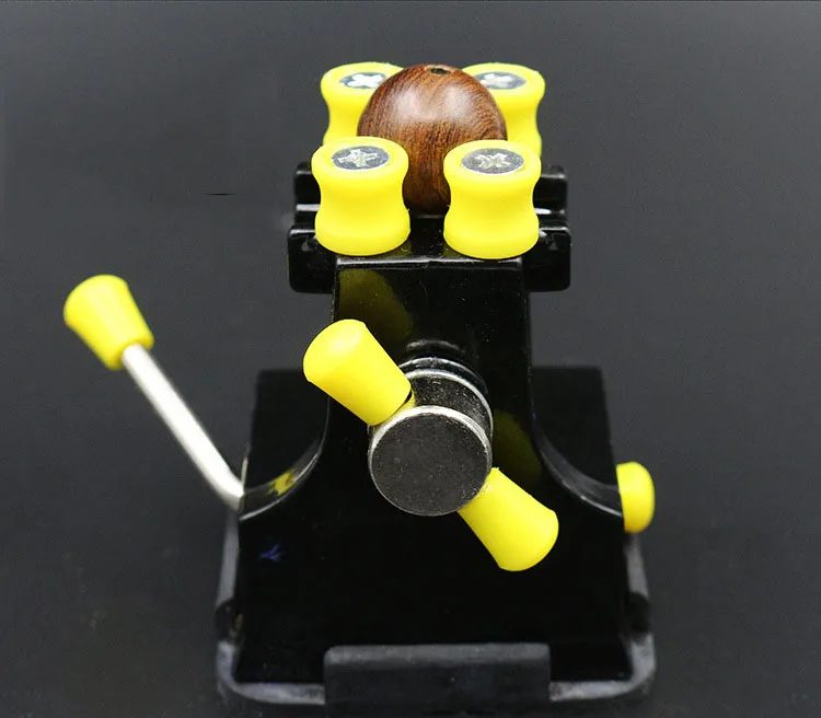 3121946733_698685257