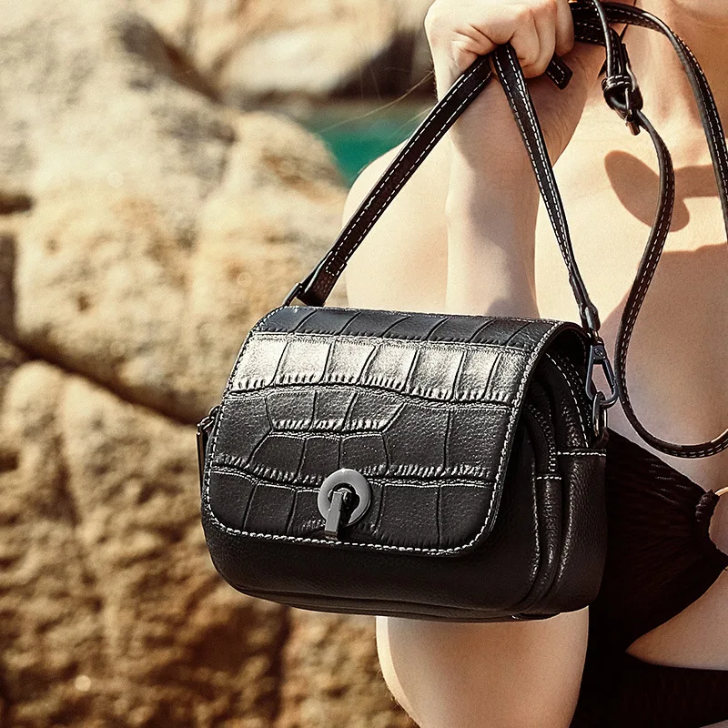 

MiiKLN Summer New Bag Female New Tide Layer Cowhide Crocodile Pattern Slung Fashion Leather Flip Small Square Bag