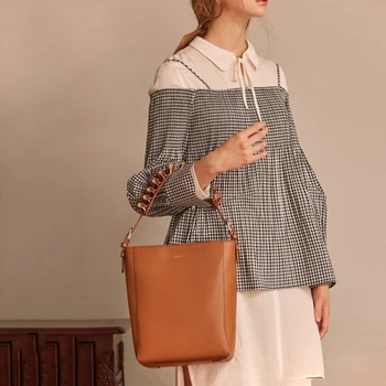 

Sweet niche design shoulder bag female spring and summer new pleated flower shoulder strap bucket portable diagonal package