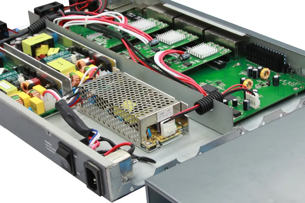24e Порты и разъёмы на poe Порты и 2ge/2gf uplink IEEE802.3at(30 Вт