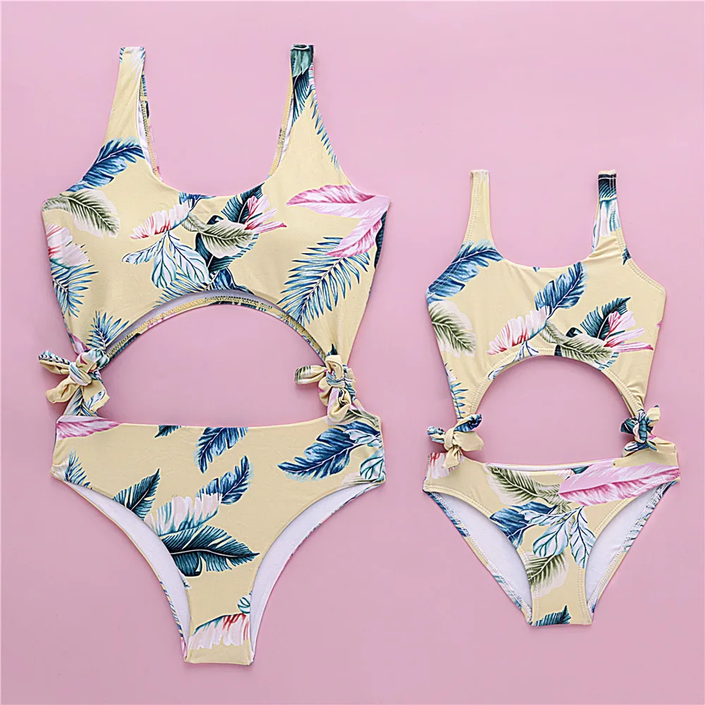 

Family Matching Clothes Swim Suit Print Mom and Daughter Swimsuit Women Baby Girls Swimwear One Piece Yellow Print Bathing Suit