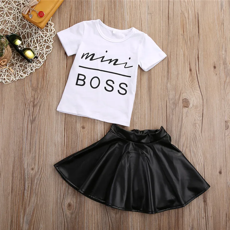 Новая Милая футболка с короткими рукавами и принтом «Босс» для девочек топы+ черные кожаные юбки Летняя одежда комплект из 2 предметов