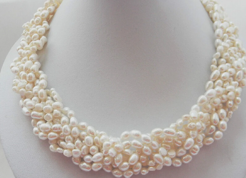 

0602 White Rice Baroque Freshwater Pearl Necklace