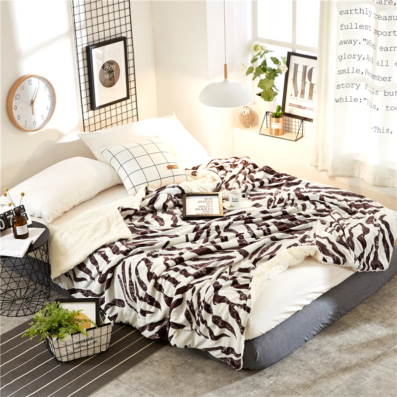 Zebra pattern blanket (1)