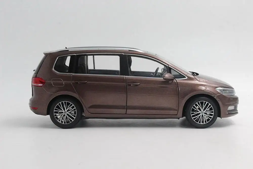 1/18 масштаб Volkswagen Touran L коричневый литой автомобиль Модель Коллекция игрушек