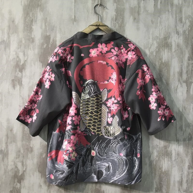 Prix LFF 2018 Nouvelle Arrivée Hommes Mode Été Style Japon Lâche Mince Chemise Kimono Mâle Occasionnel Point Ouvert Fleur Poisson chemise imprimée
