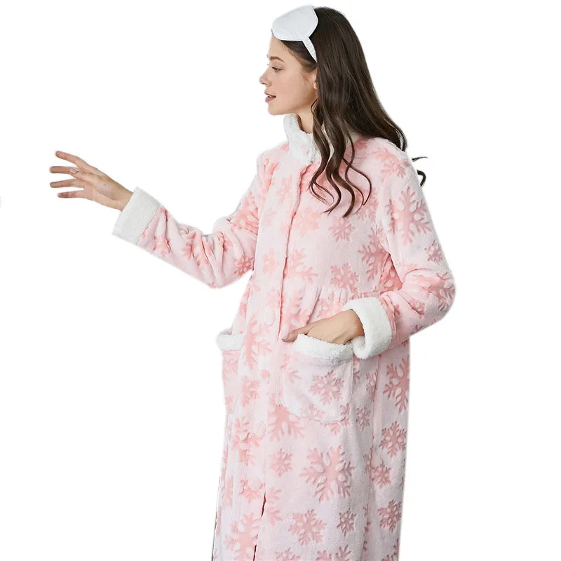 

Women Winter Warm Flannel Snowflake Print Buttons Pockets Sleep Robe Bathrobe Ladies Pajama Nightdress Sleepwear Home Clothing