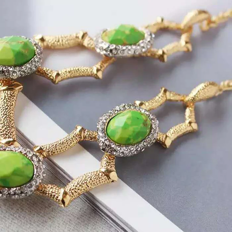 Зеленый геометрический кулон дизайн стильный блестящее ожерелье