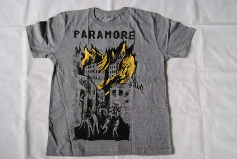 

PARAMORE FIRE RIOT T SHIRT NEW RARE RIOT! HAYLEY WILLIAMS
