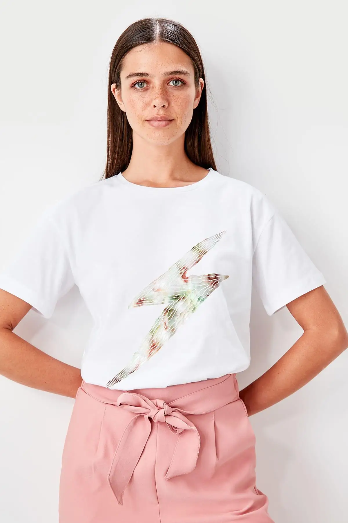 Trendyol белые Базовые Трикотажные футболки с принтом TWOSS19TS0536 | Женская одежда
