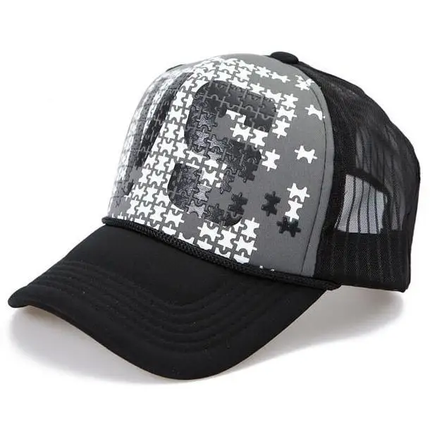 trucker hat vs snapback