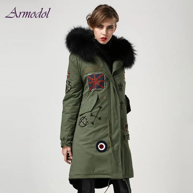 UK Stijl Vlag Kralen Lange Parka Vrouwen Jas Grote Wasbeer bont Capuchon Mode Kralen Winter Windcoat Fabriek Prijs UK Stijl Vlag Kralen Lange Parka Vrouwen Jas Grote Wasbeer bont Capuchon Mode Kralen Winter Windcoat Fabriek Prijs