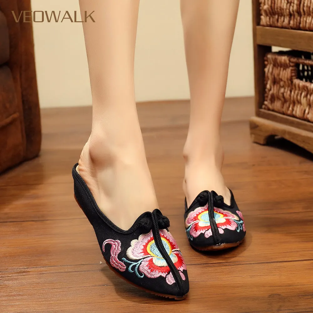 

Veowalk Woman Pointed Toe Canvas Flat Mules Slippers Women Cotton Embroidery Slides Ladies Comfort Embroidered Old Beijing Shoes