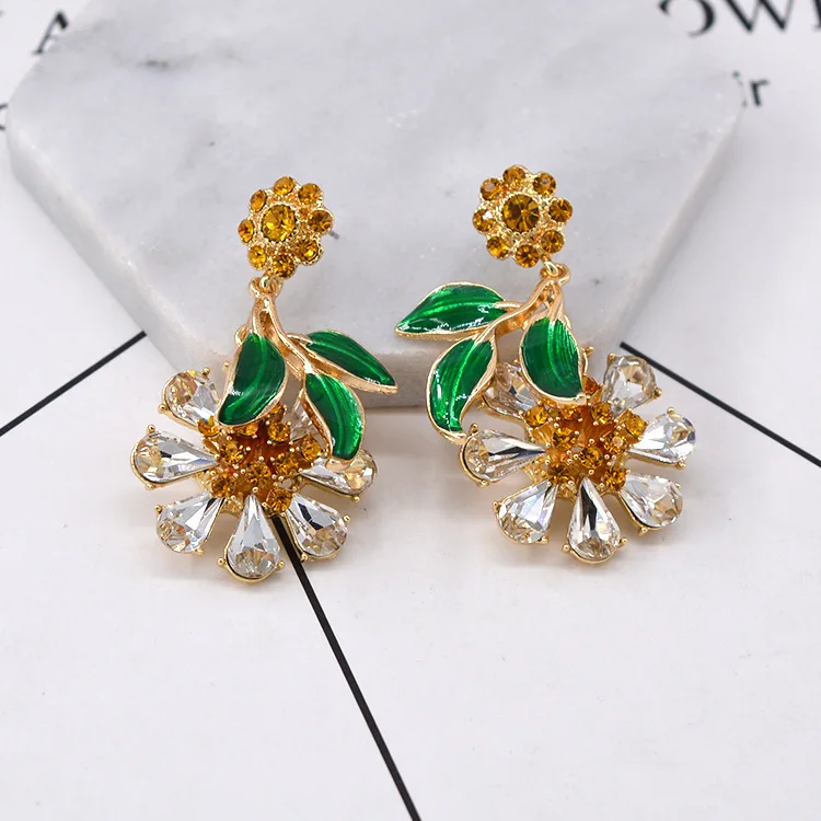 

Fashion color crystal green leaf earrings for women