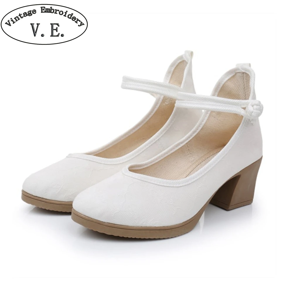 

Vintage Embroidery Middle Aged Women Pumps Chinese Old Beijing Cloths Shoes National Buckle High Heel Shoes Tenis Feminino