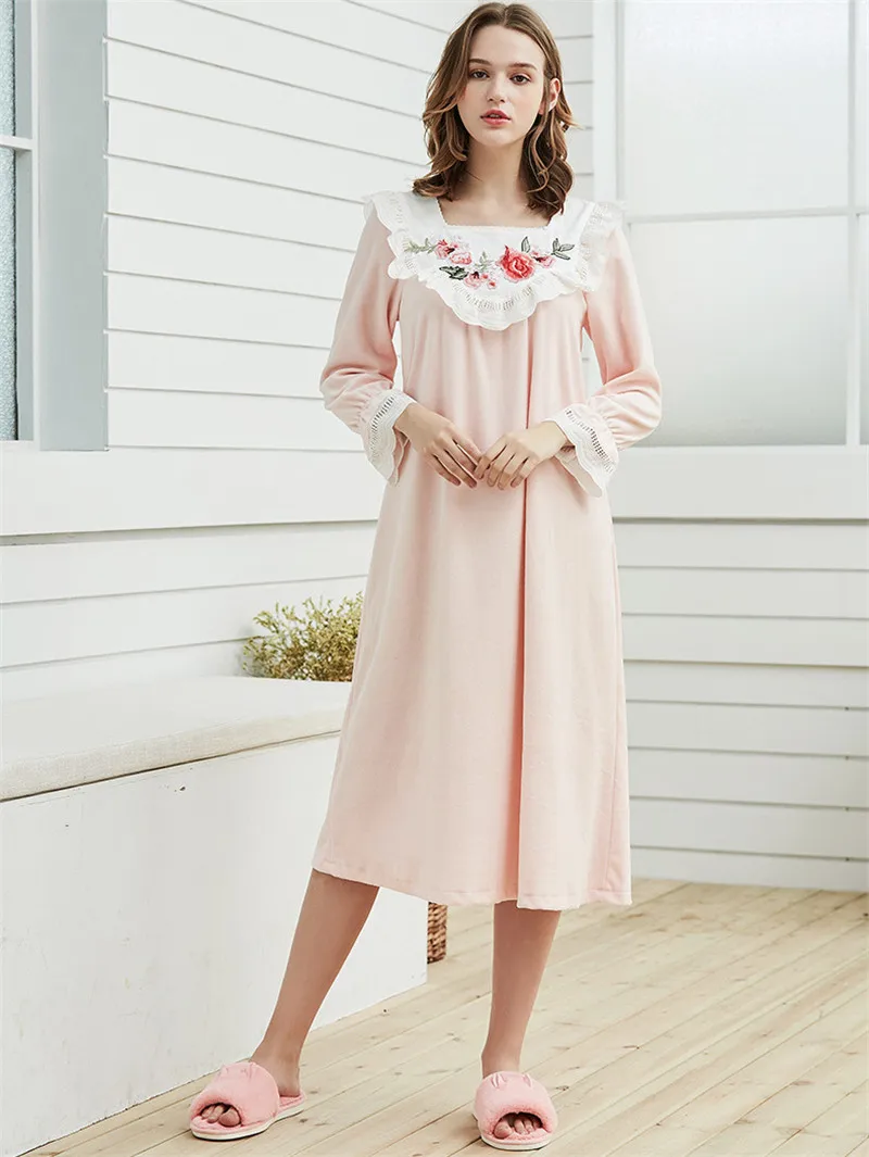 Викторианский Стиль розовый длинная хлопчатобумажная ночная рубашка Для женщин пижамы осень-зима Домашняя одежда Винтаж вышивка рябить
