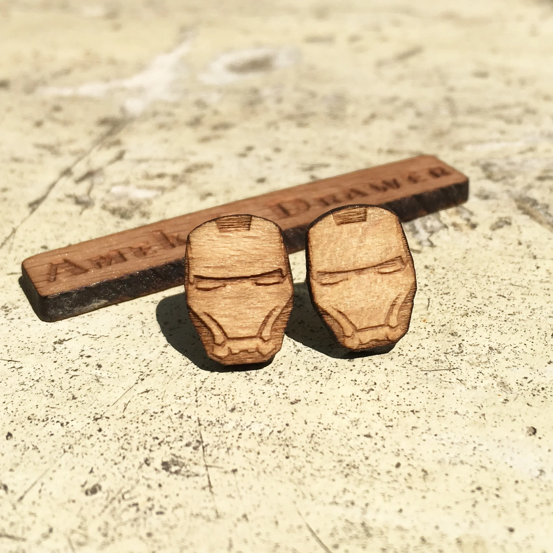 Маска Железного человека серьги с гравировкой Marvel Comics Стад Тони Старк деревянные серьги X 1 пара