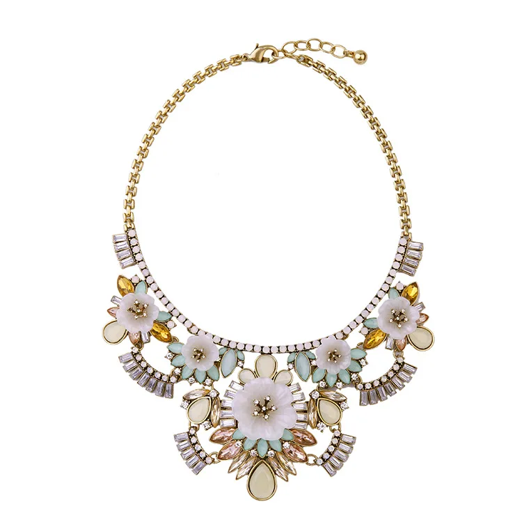 колье. колье с разноцветными камнями. колье с жемчугом zara. купить колье или ожерелье. стильные ожерелья и колье.