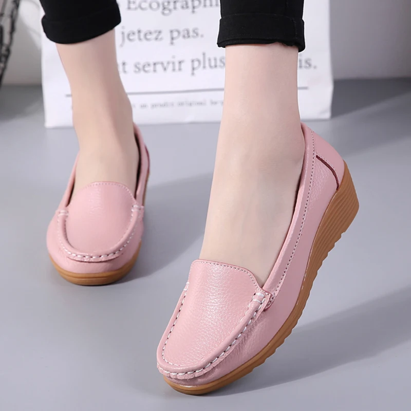 Женская обувь на плоской подошве; модная женская обувь из натуральной кожи на каблуке 4,5 см; Мокасины размера плюс; женская обувь; повседневные женские лоферы без застежки для медсестры - Цвет: Розовый