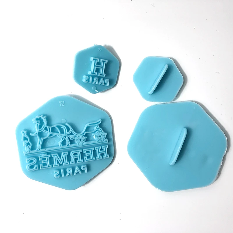 1Set Famous Brand Bags Logo Shaped Biscuits Mold Cutters Letter H Cookie Moulds DIY Baking Stamp Mould Cake Decorting Mold Tools2