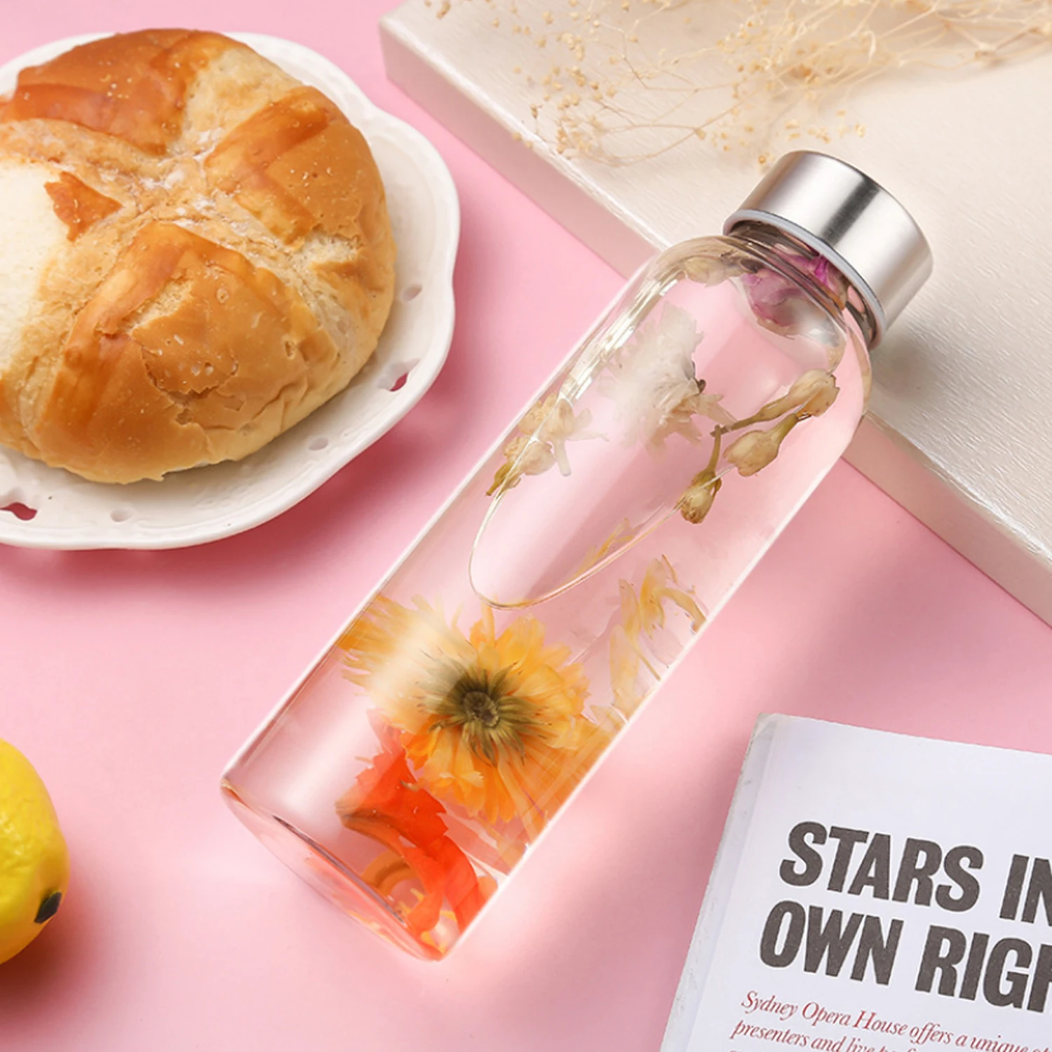 

Behogar 550ml Borosilicate Glass Bottle Travel Portable Water Bottles with Carrying Sleeve Cover Home Office Glass Water Bottle