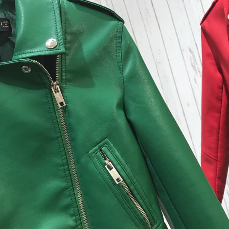 Весенняя женская куртка из искусственной кожи с поясом, пальто, классический воротник, короткая Пряжка, искусственная кожа, мотоциклетная куртка красного/зеленого цвета, пальто для женщин