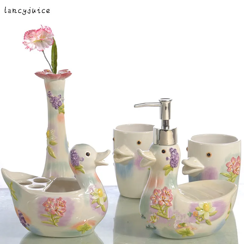 

Wedding Cartoon bathroom set ceramic toothbrush holder soap dish kit home decor porcelain figurine