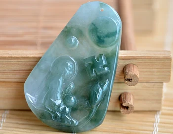 

Exquisite natural emerald Dharma pendant e28#