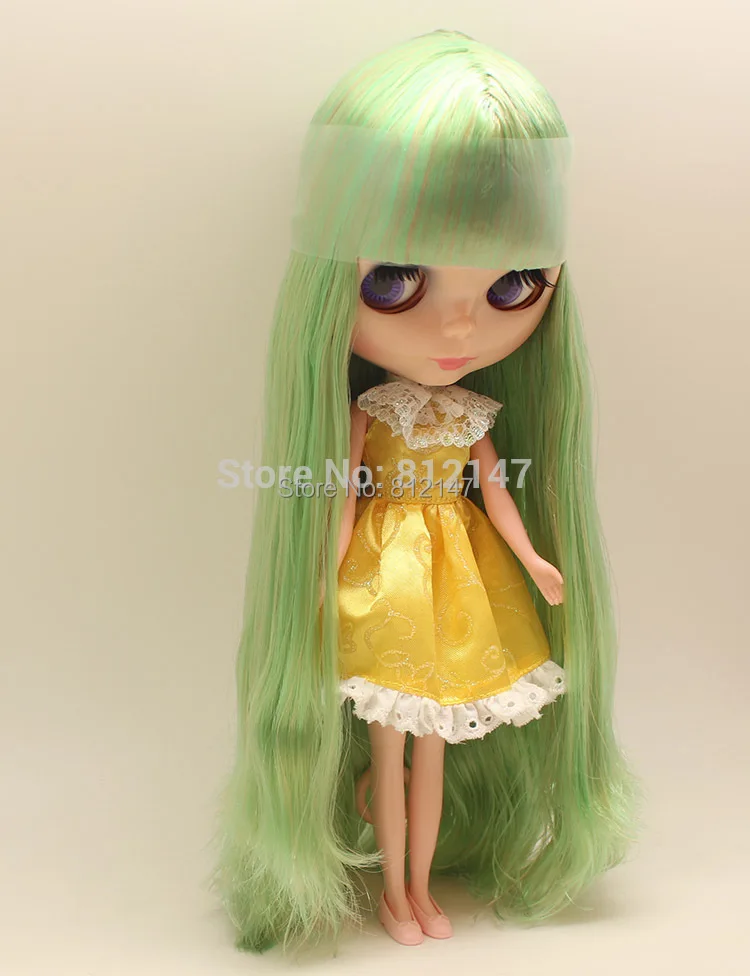 Телесный цвет куклы(зеленые золотые волосы