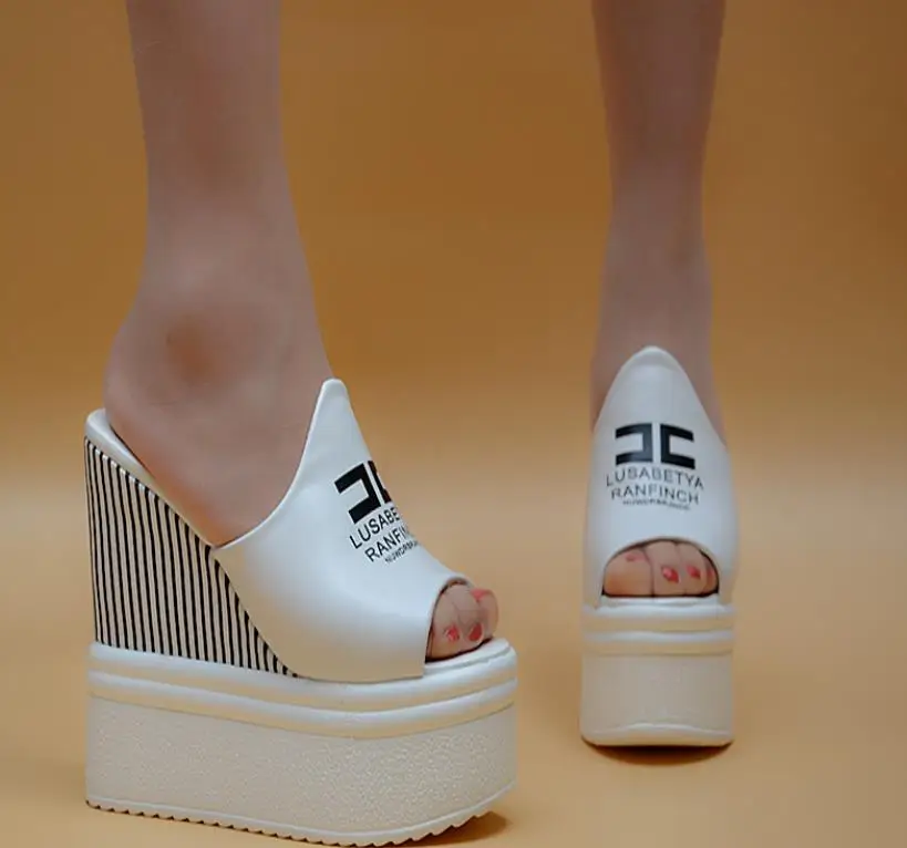 

The new stylish all-in-one high-heeled ladies' slippers for the summer of 2019