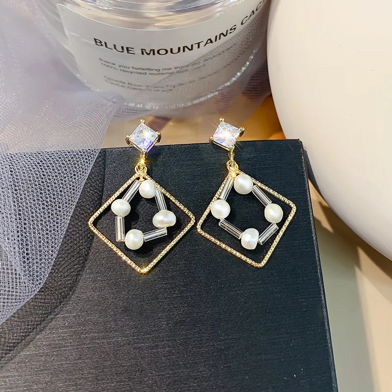 

Shiny Side New Fashion Brand Jewelry Square Crystal Stud Earrings for Women Gift Elegant Pearl Pierced Earrings