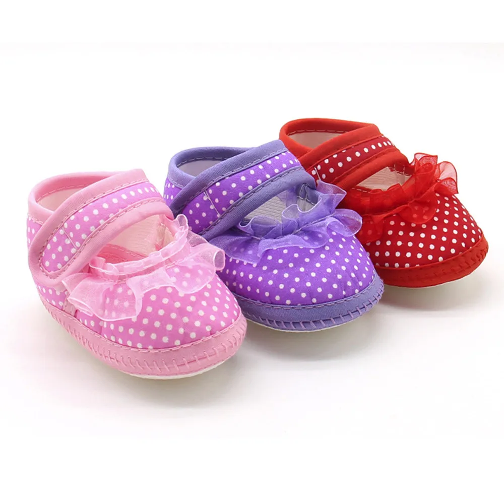 Детская обувь в горошек с кружевом для новорожденных девочек; Теплая Повседневная обувь на плоской подошве с мягкой подошвой; обувь для малышей