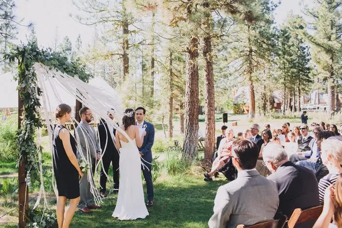 organic-chalet-view-lodge-wedding-with-a-touch-of-mid-century-style-mandee-johnson-photography-51-700x467