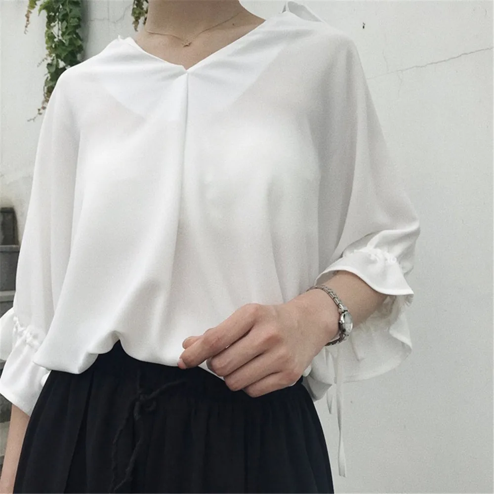 High quality Casual Chiffon V-neck Loose Shirt Office Wear 2018 White Women Blouse Shirt Half Batwing Sleeve Summer Elegant top (17)