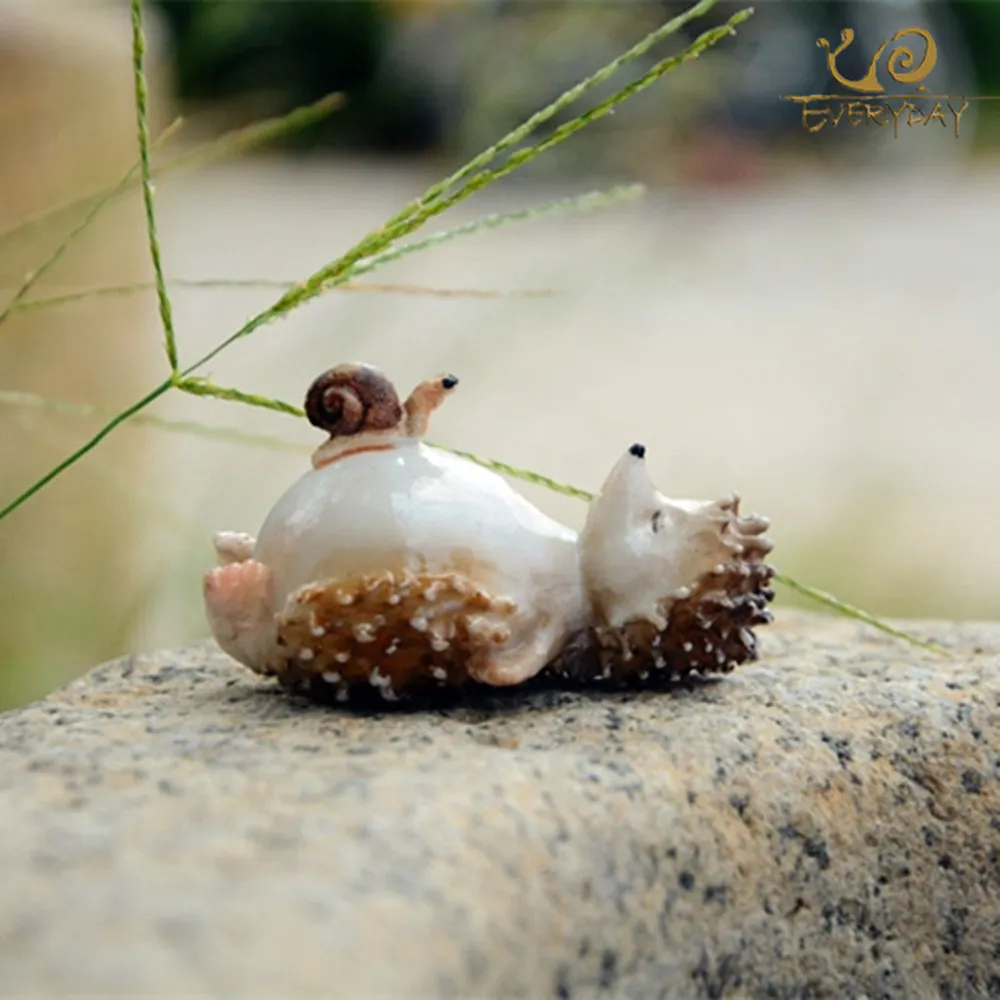  EVERYDAY COLLECTION Lovely Fairy Garden Miniatures Resin Hedgehog Figurine for Adults Child Office 