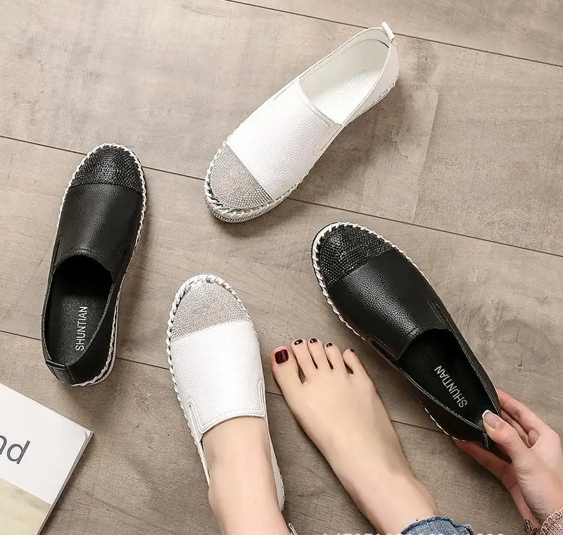 Tanie Europejska słynna marka Patchwork espadryle buty kobieta prawdziwej skóry buty płaskie z motywem pnącza damskie mokasyny białe mokasyny skórzane