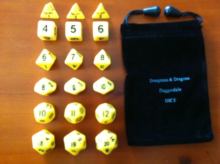 TRPG dice [желтая 18 зерно посылка+ красивая D& D специальная сумка] Запуск массовых развлекательных игр