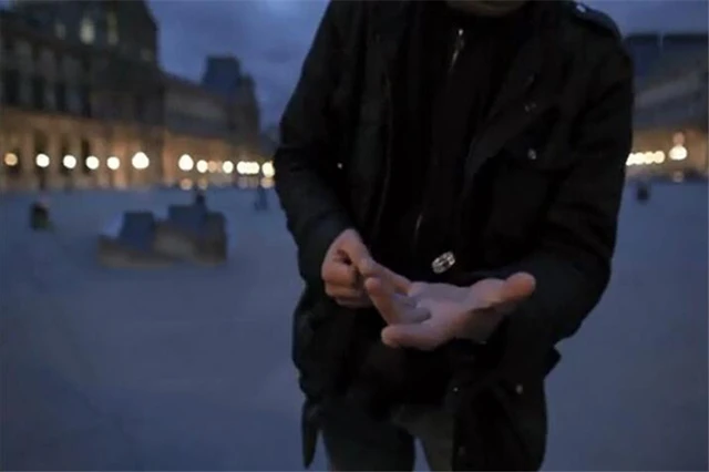 Magic Floating Ring Magic Tricks Play Ball Pen Floating Effect of Invisible Suit Powerful  Props magic flying Trick 3