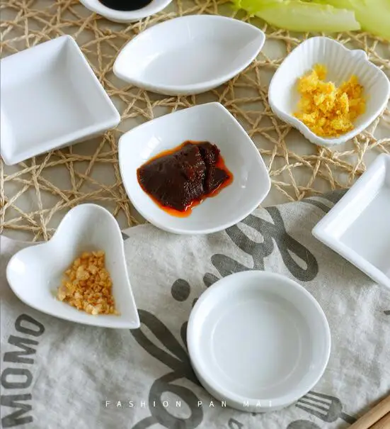 Wholesale Ceramic Pure White Seasoning Dish Heart shaped Hot Pot Sauce Dish Ketchup Seasoning