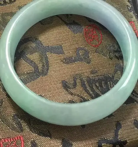 

2584 GREEN JADE BANGLE