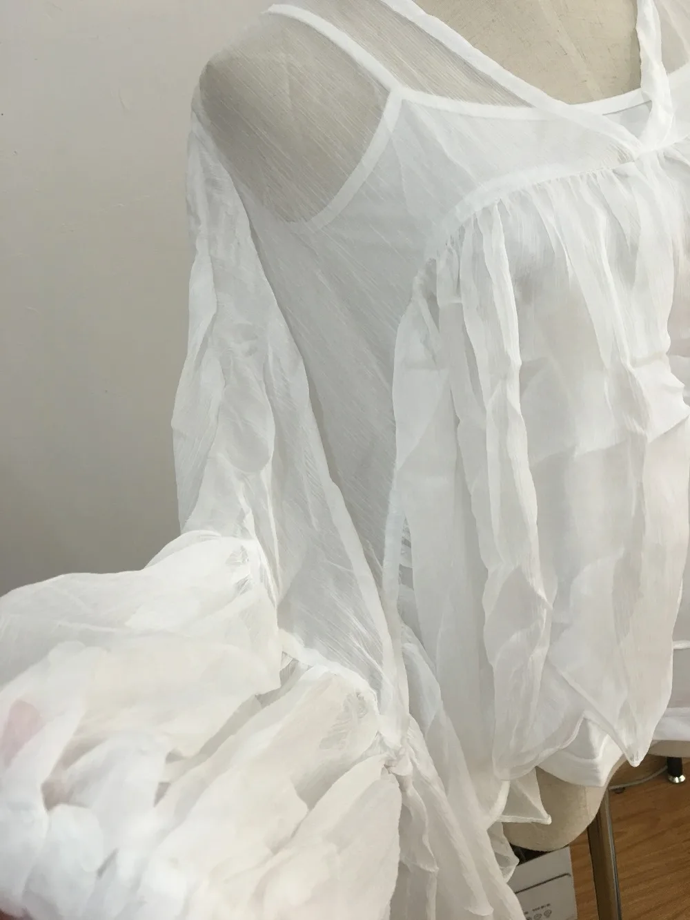 Брендовая подиумная шелковая рубашка с асимметричным подолом и v-образным вырезом, Женская белая рубашка с рукавами «летучая мышь»