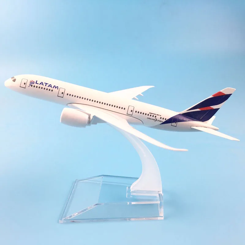 AIRLINER 16CM BOEING787 LATAM AIRWAYS MODEL PLANE MODEL TOYS FOR CHILDREN AIRCRAFT FOR CHRISTMAS TOYS ORNAMENT