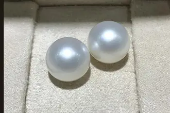 

charming pair of 12-13mm south sea round white pearl stud earring 18k