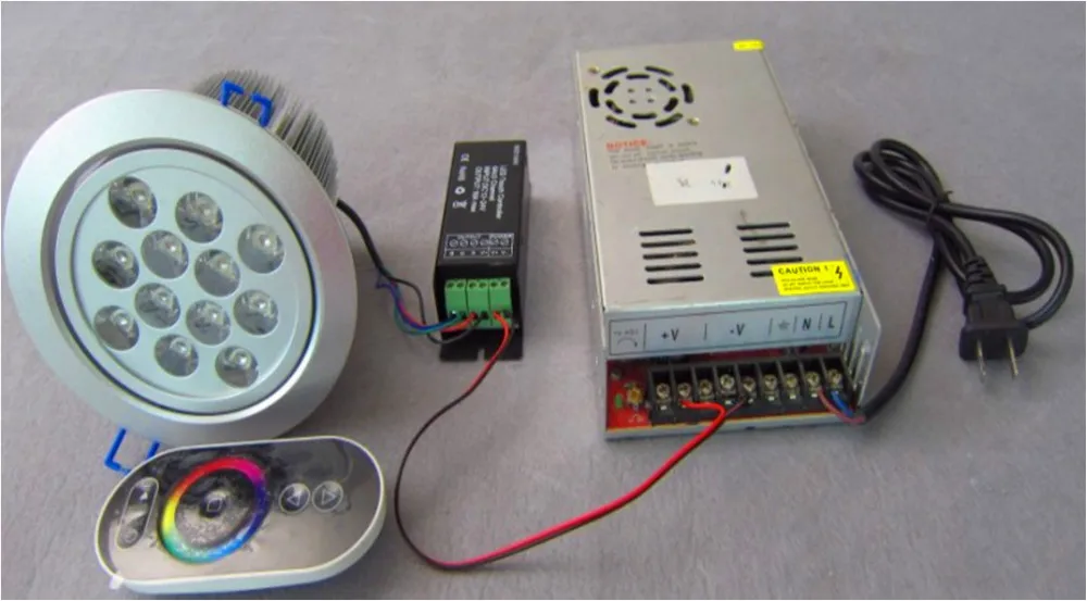 1*3 Вт RGB LED-светильник; вход DC12V; с 4 проводами драйвер pwm внутри; Размер: D68* 40 мм, вырезанное отверстие: D55mm
