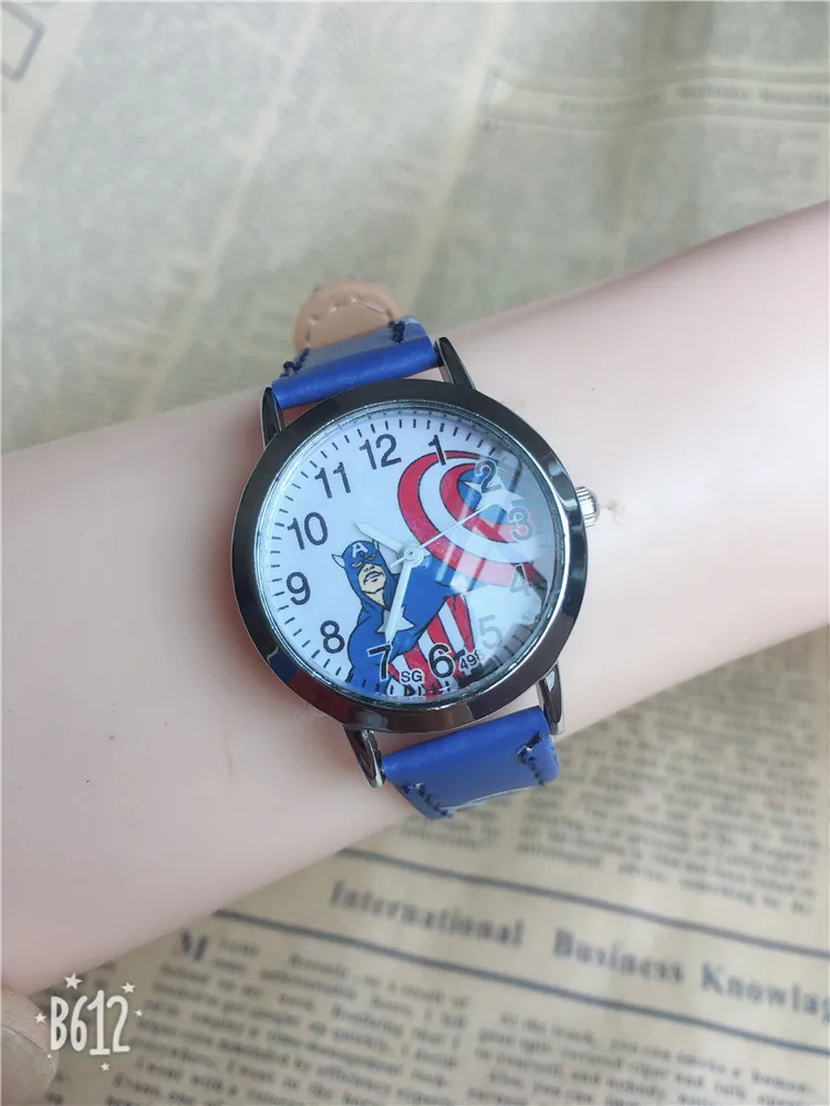 Детские часы с рисунком Капитана Америки, модные кварцевые наручные часы с кожаным ремешком для детей, спортивные часы с героями мультфильмов для мальчиков и девочек - Цвет: blue
