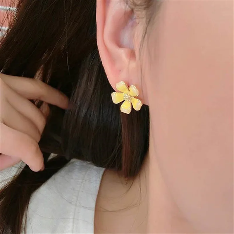 

Hot New Bee Flower Earrings Cute Girl Yellow Bee Flower Decoration Earrings Jewelry For Women Valentine's Day Gifts