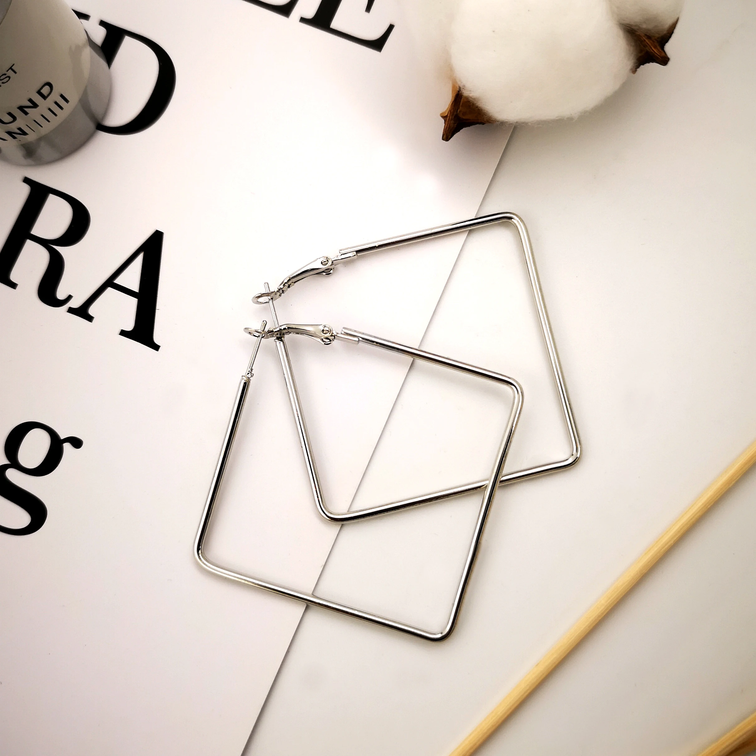 

Fashion Dia 50mm Gold Silver Elegant Geometric Shape Metal Big Circle Smooth Large Big Round Hoop Earings For Women Sexy Jewelry