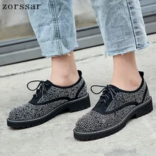 Высококачественные модные женские оксфорды со стразами; обувь на плоской платформе из натуральной кожи без шнуровки; криперы с заостренным носом; черные броги; лоферы